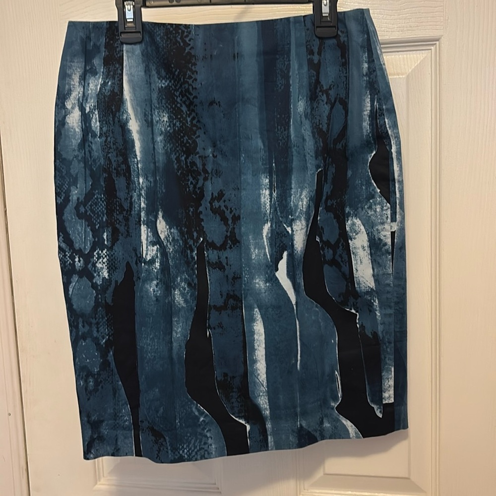 Gorgeous Tahari abstract pencil skirt